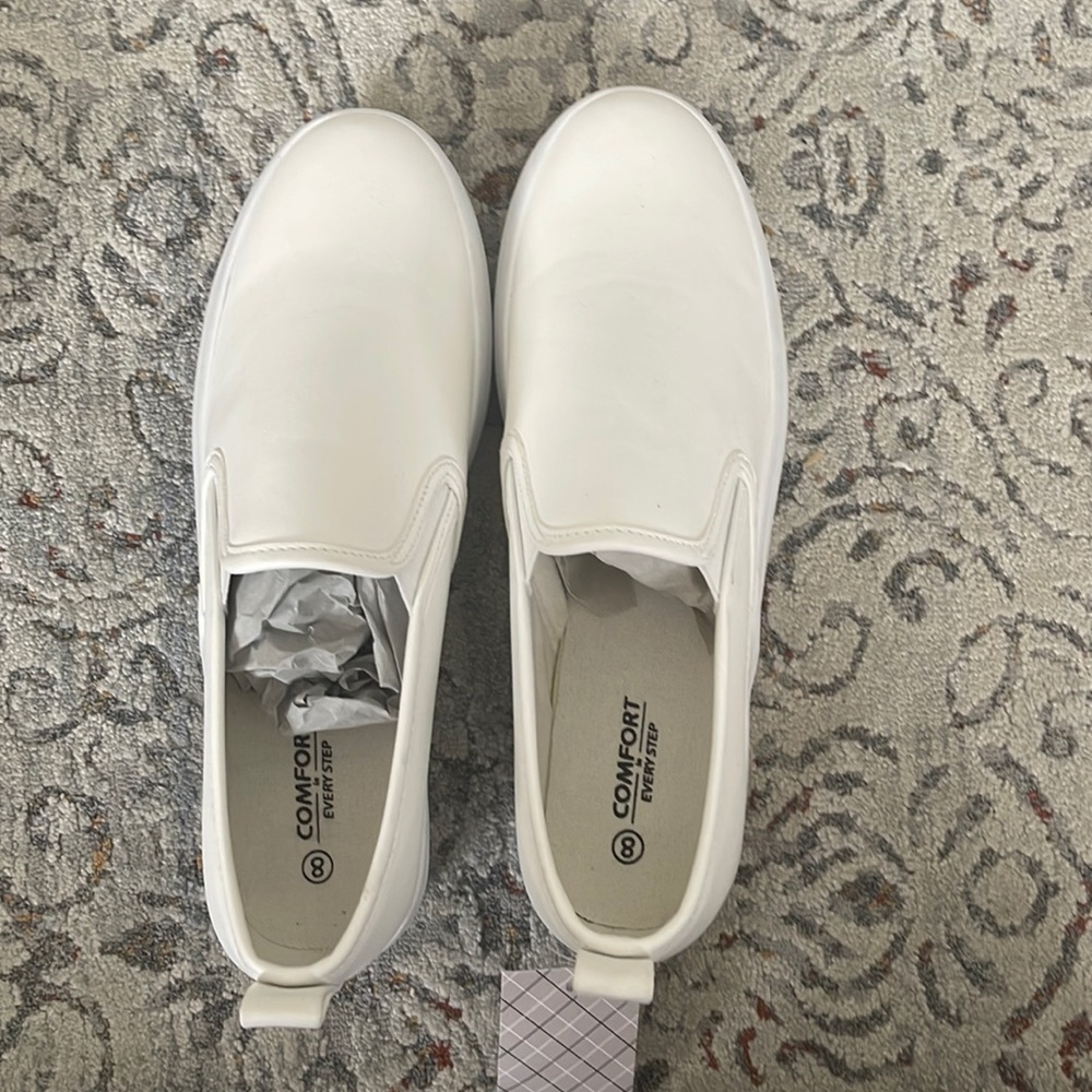 Platform Jabasic slip on size 8. NWT